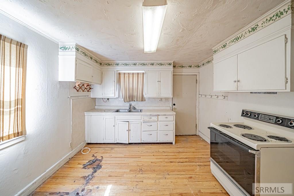 461 Gladstone Street