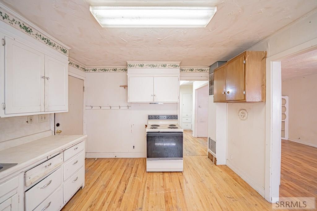 461 Gladstone Street