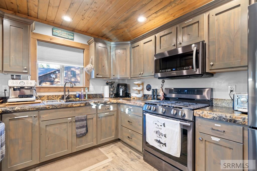 3770 Arctic Fox Drive