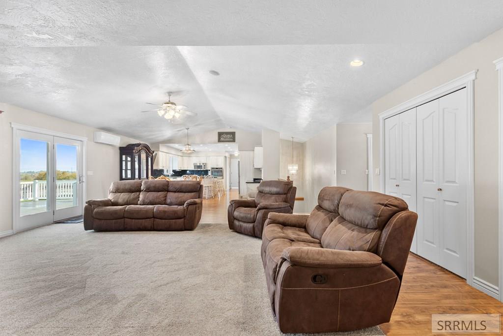 538 E 1250 N, Shelley