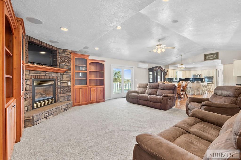 538 E 1250 N, Shelley