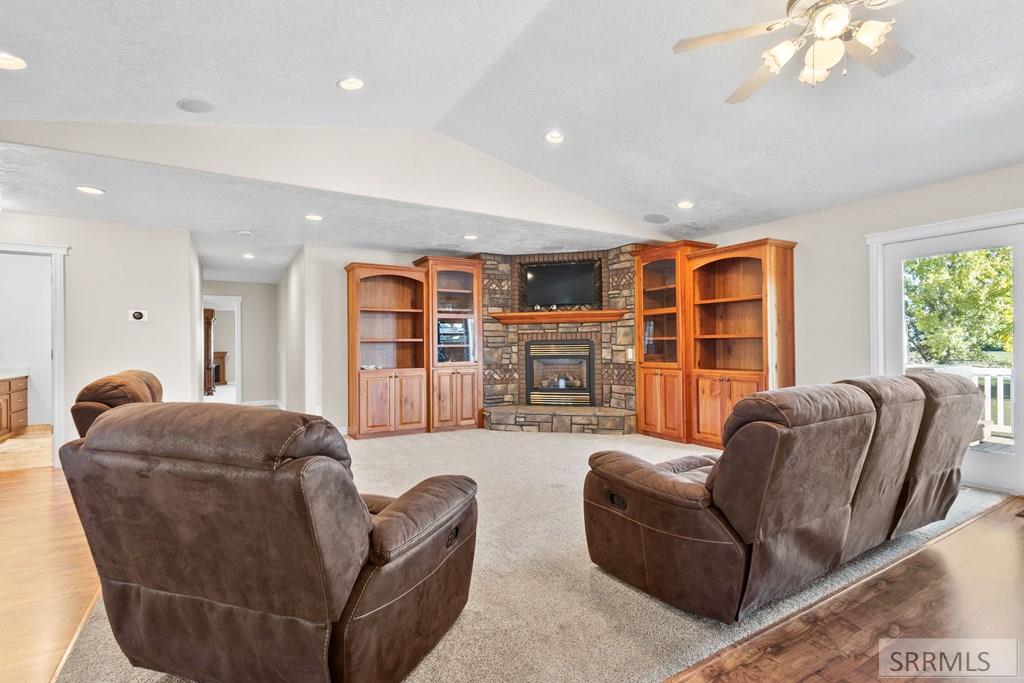 538 E 1250 N, Shelley