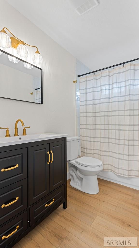 4100 E Greenwillow Lane