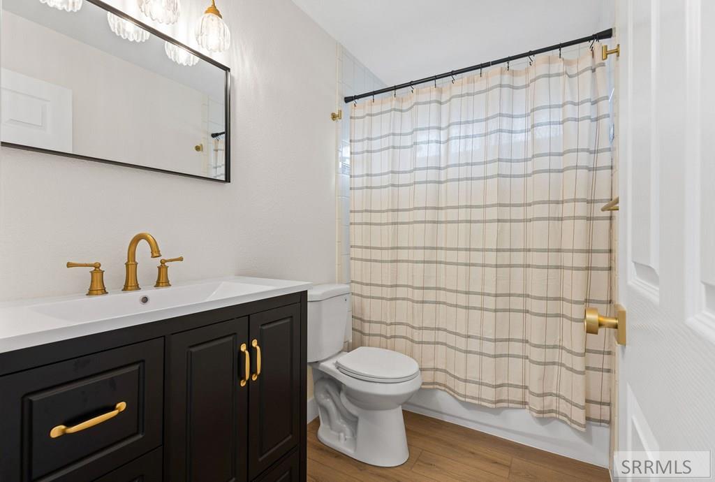 4100 E Greenwillow Lane