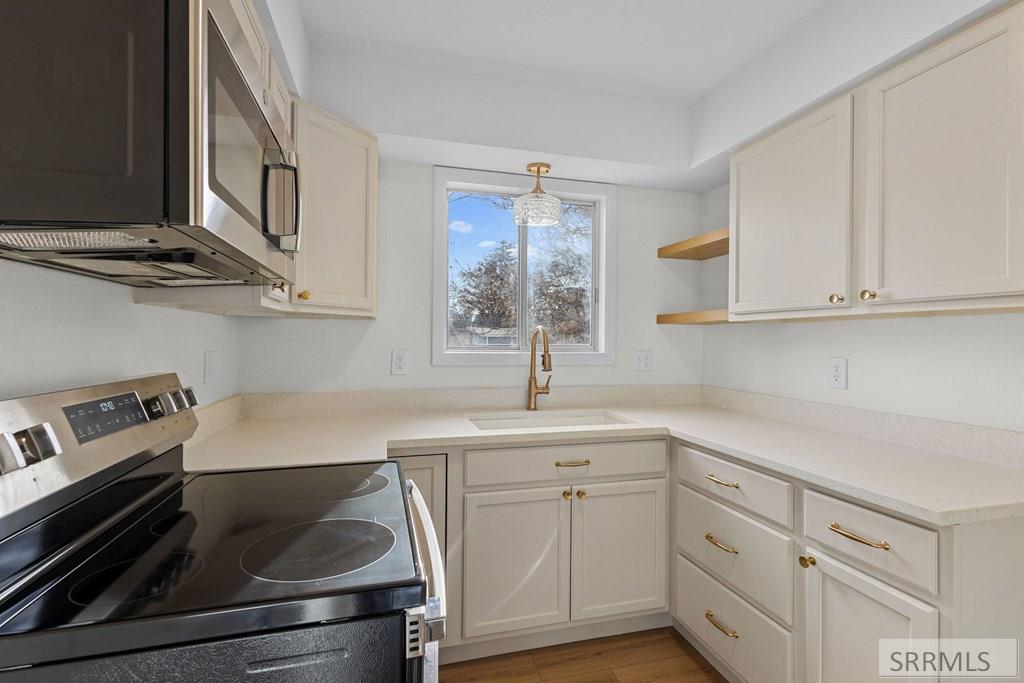 4100 E Greenwillow Lane