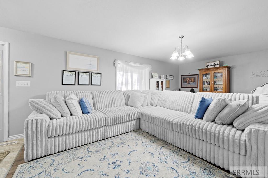 1699 Wagon Wheel Road