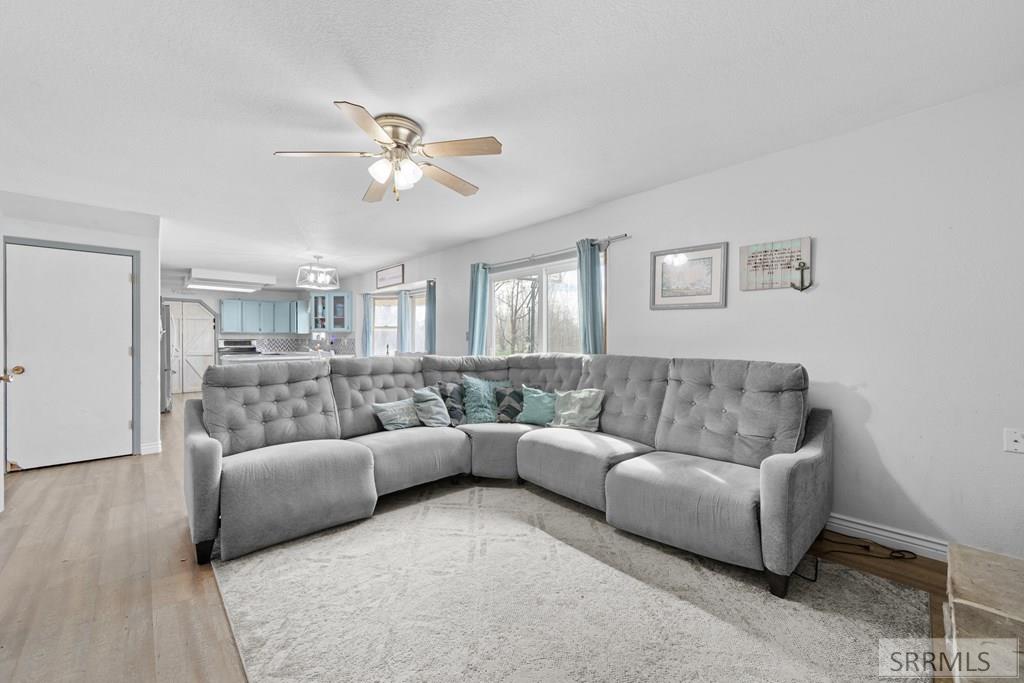 1699 Wagon Wheel Road