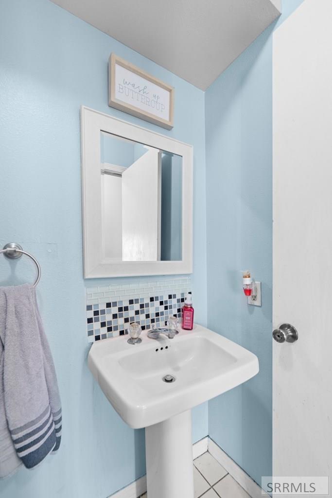 1699 Wagon Wheel Road