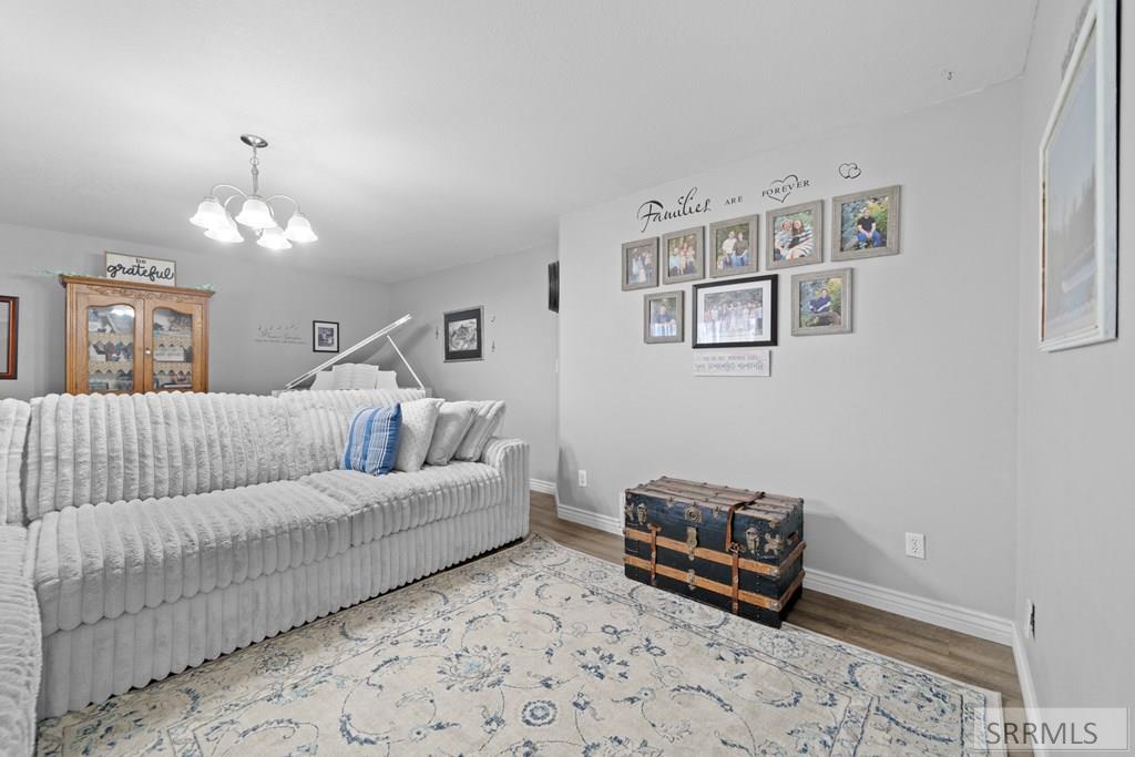 1699 Wagon Wheel Road