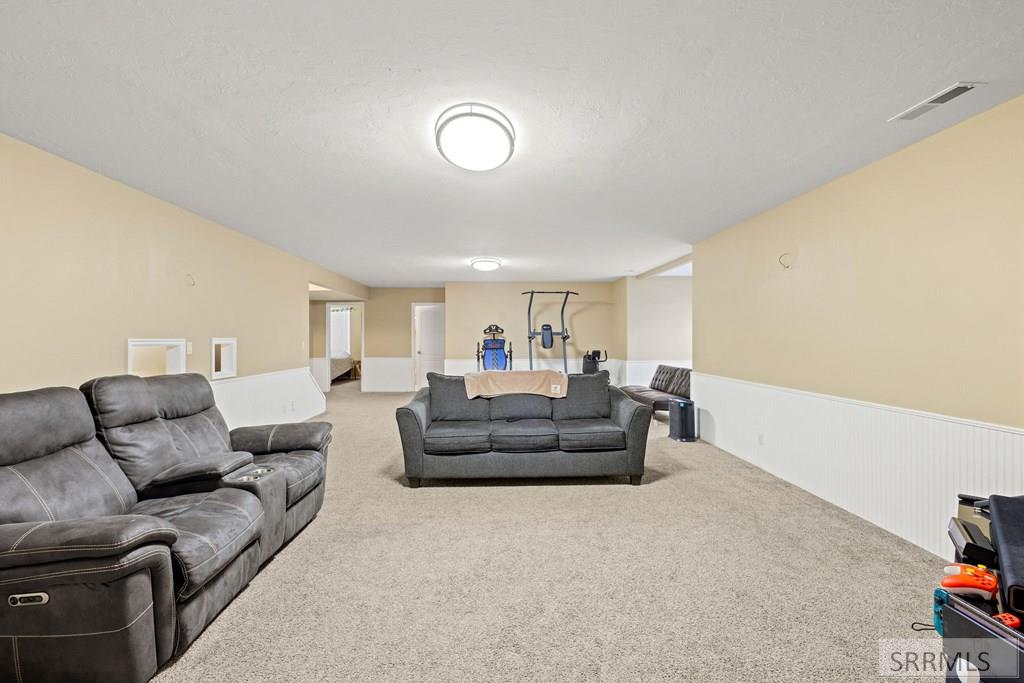 2917 Woodbridge Circle