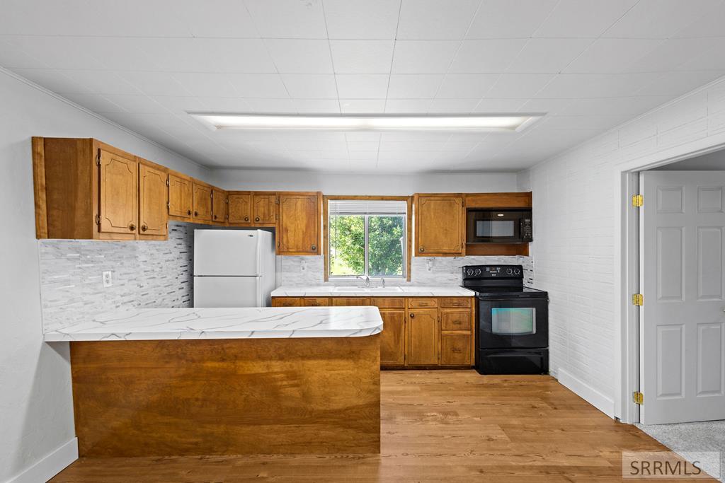339 N 210 E