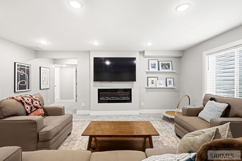 3920 N Baldwin Avenue