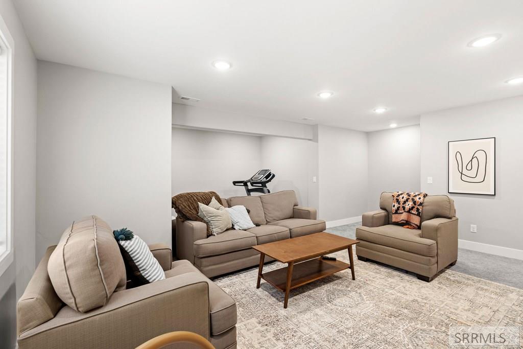 3920 N Baldwin Avenue