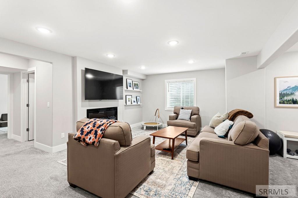 3920 N Baldwin Avenue