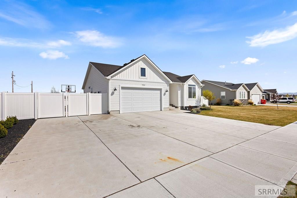 3920 N Baldwin Avenue