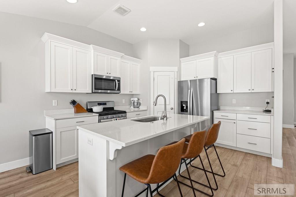 3920 N Baldwin Avenue