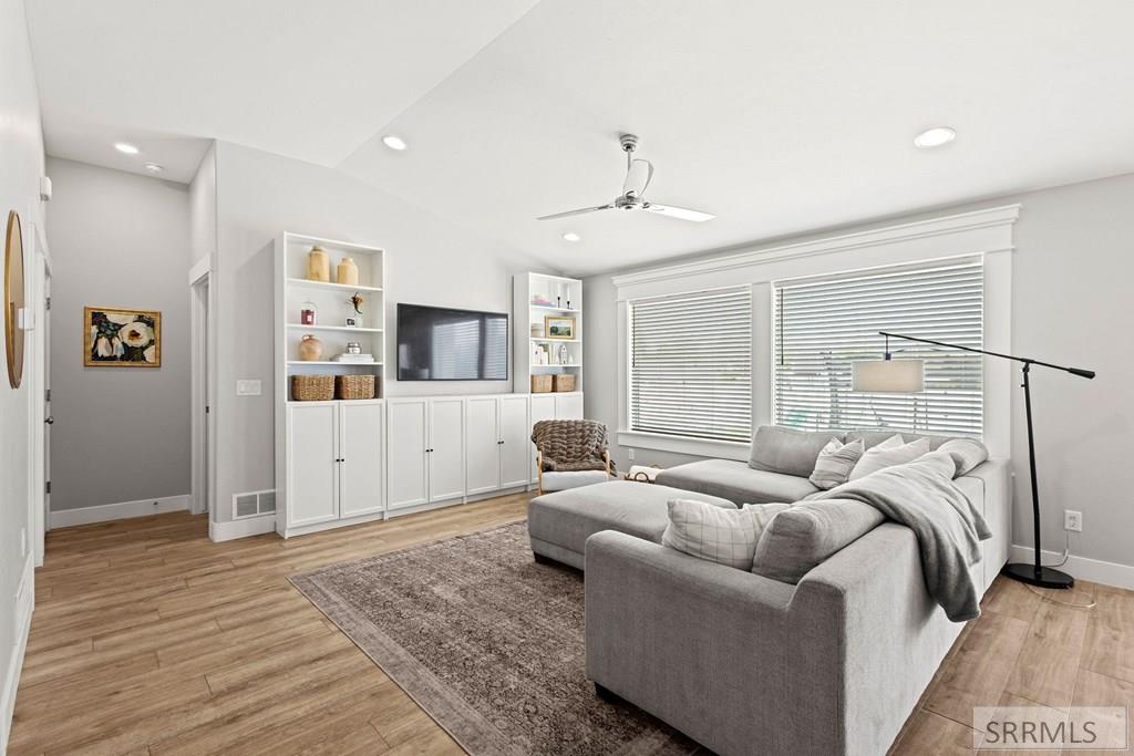 3920 N Baldwin Avenue