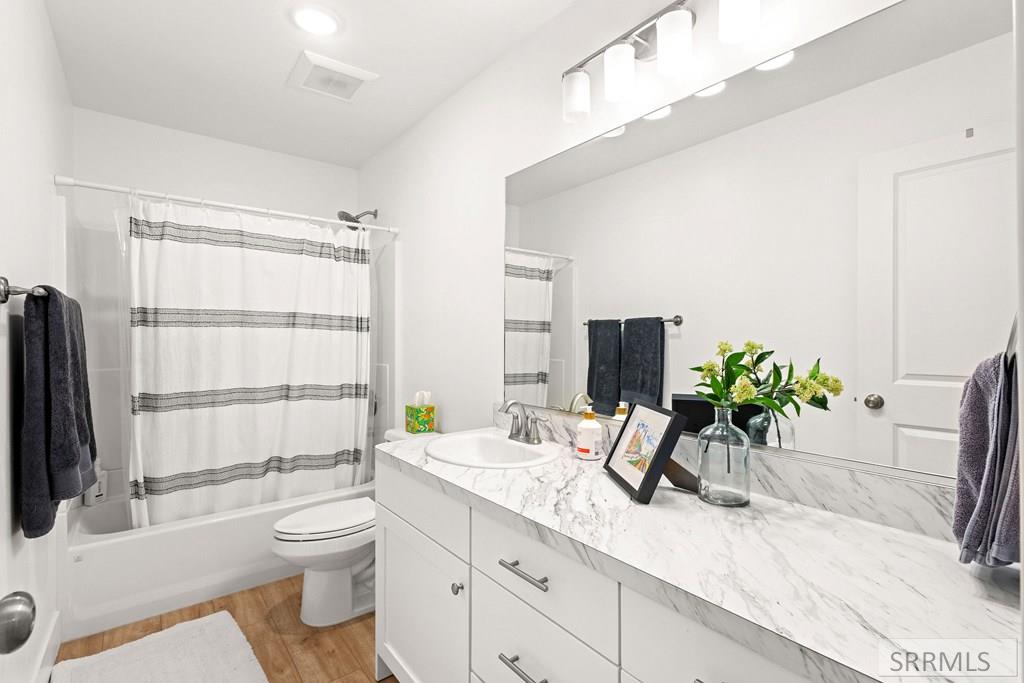 3920 N Baldwin Avenue