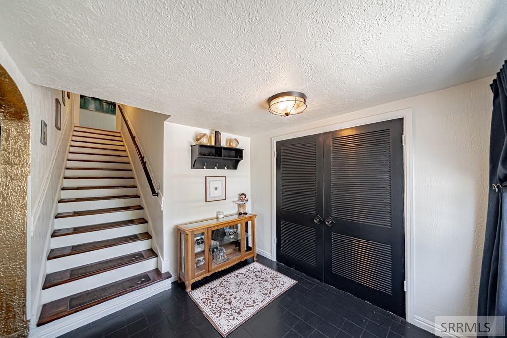 424 Gladstone Street