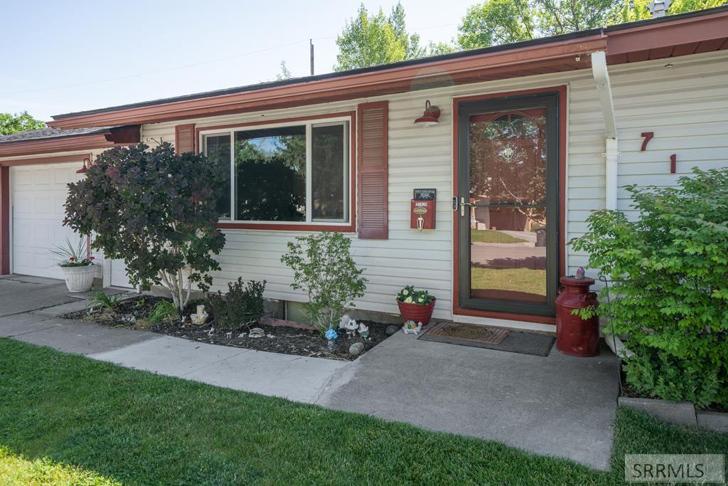 712 Falls Drive