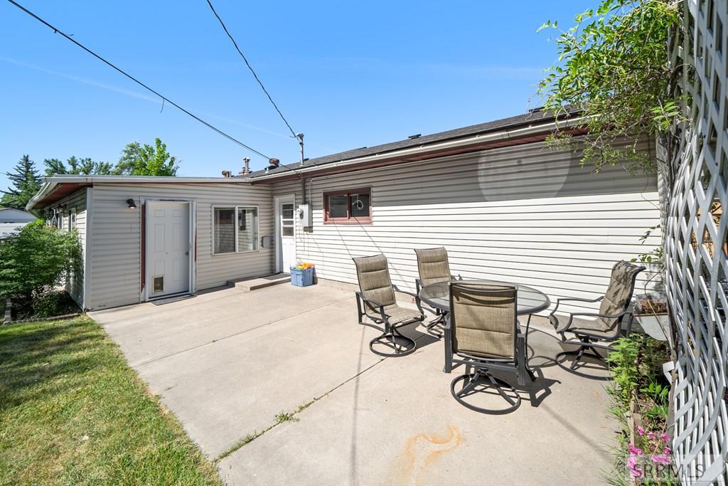 712 Falls Drive