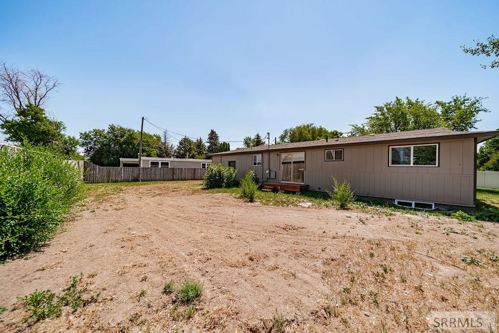 716 E 1550 N