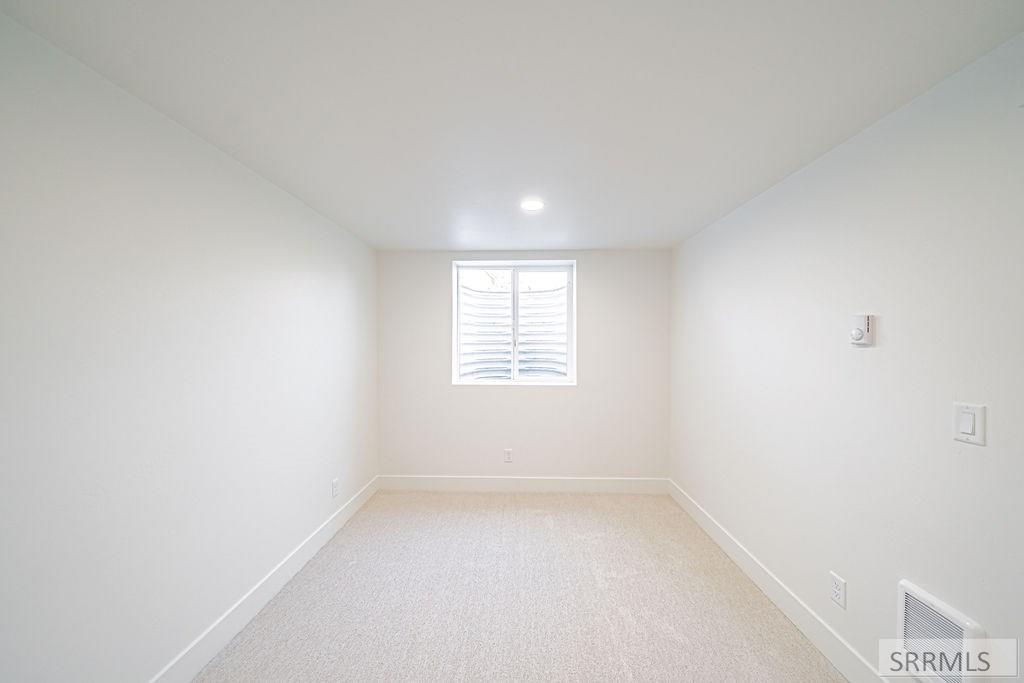 716 E 1550 N