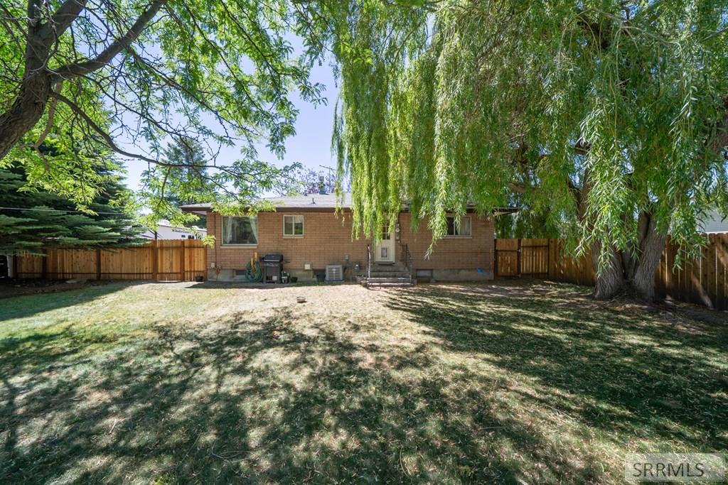 396 W 2nd S