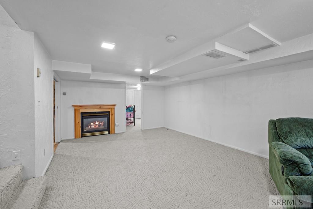 396 W 2nd S