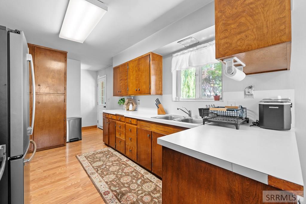 396 W 2nd S