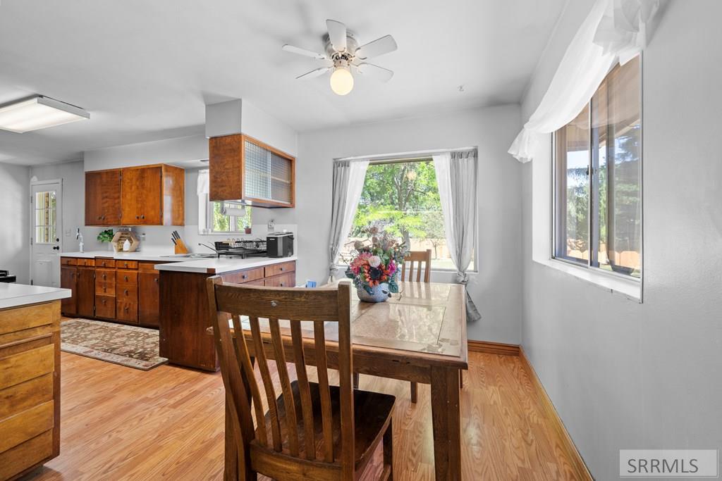 396 W 2nd S