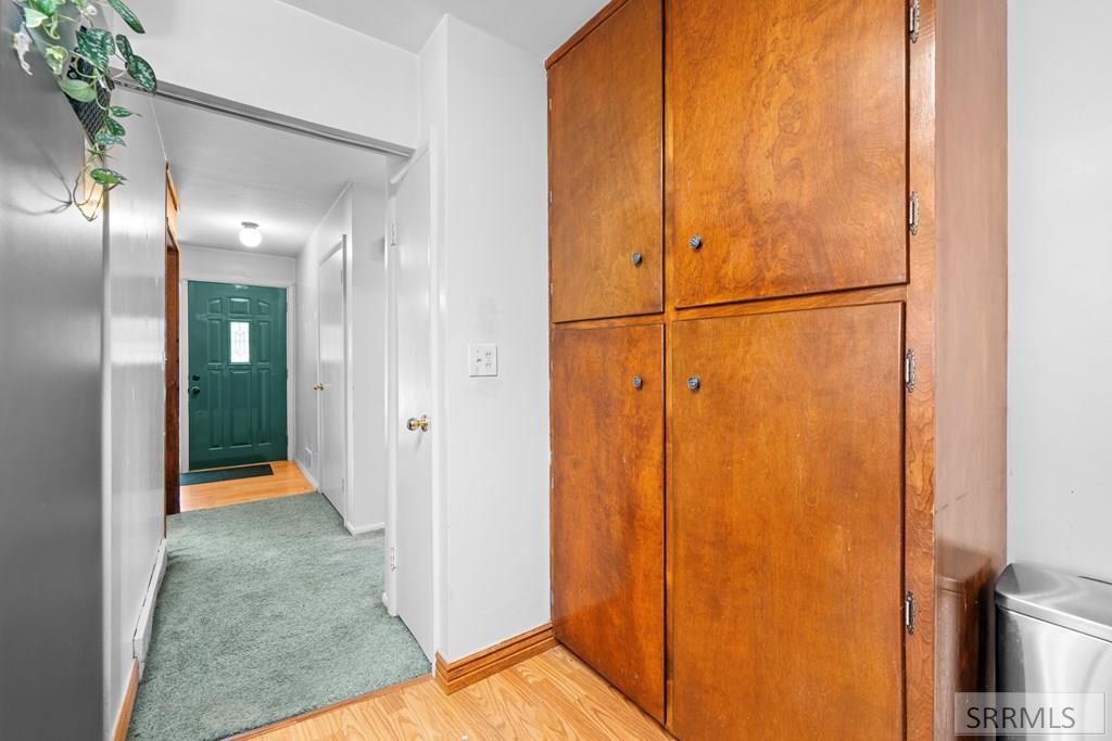 396 W 2nd S