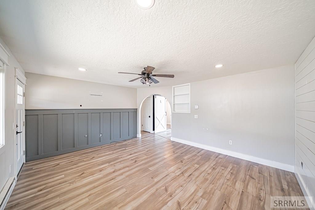 300 N Farnsworth Drive