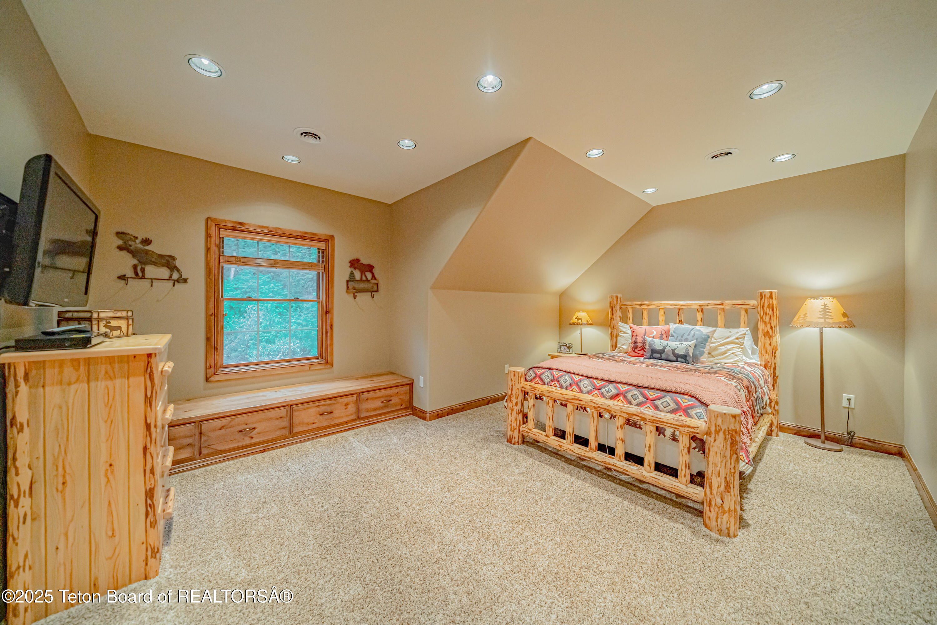 1096 SNAKE RIVER Road