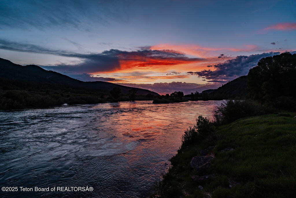1096 SNAKE RIVER Road