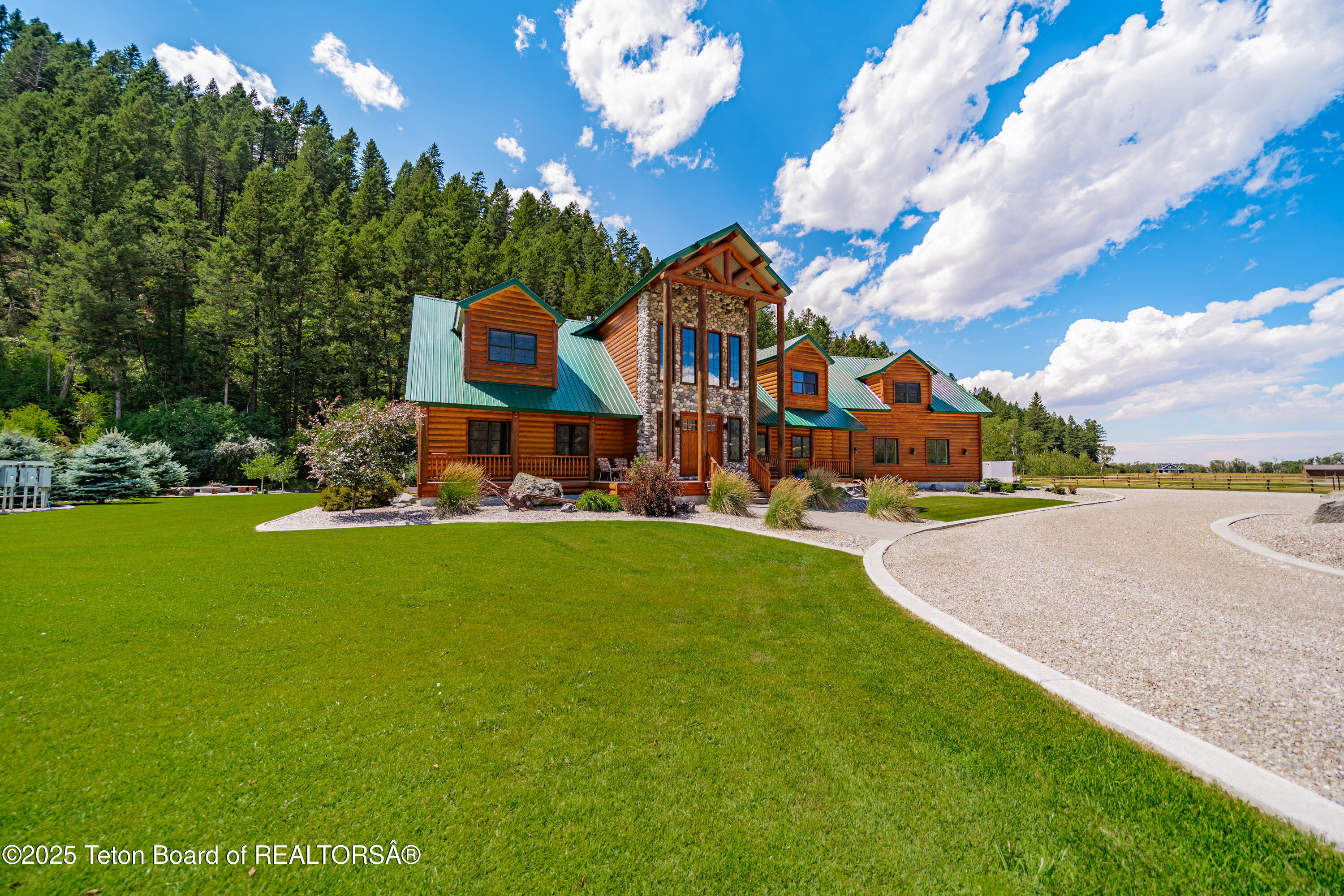 1096 SNAKE RIVER Road