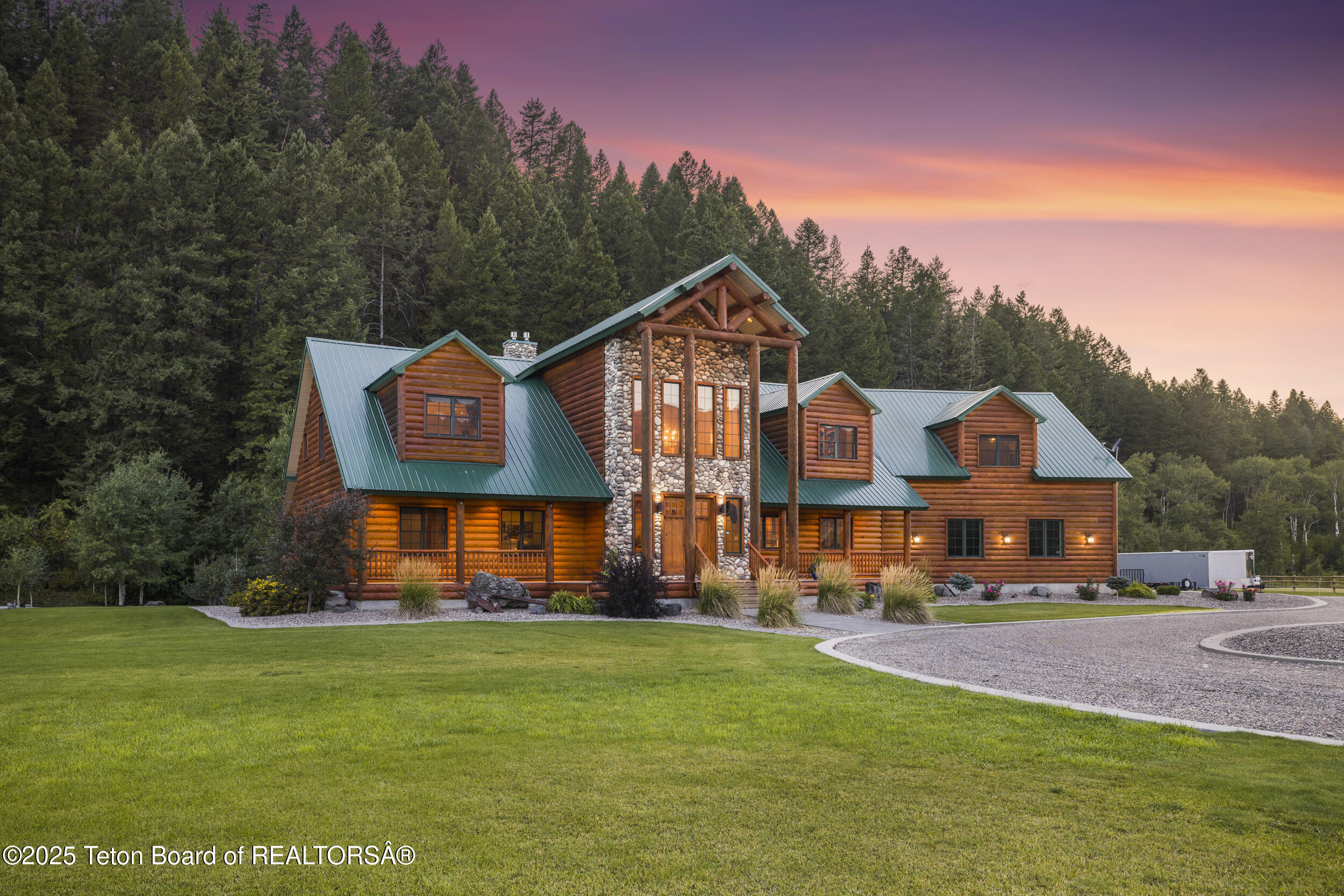 1096 SNAKE RIVER Road