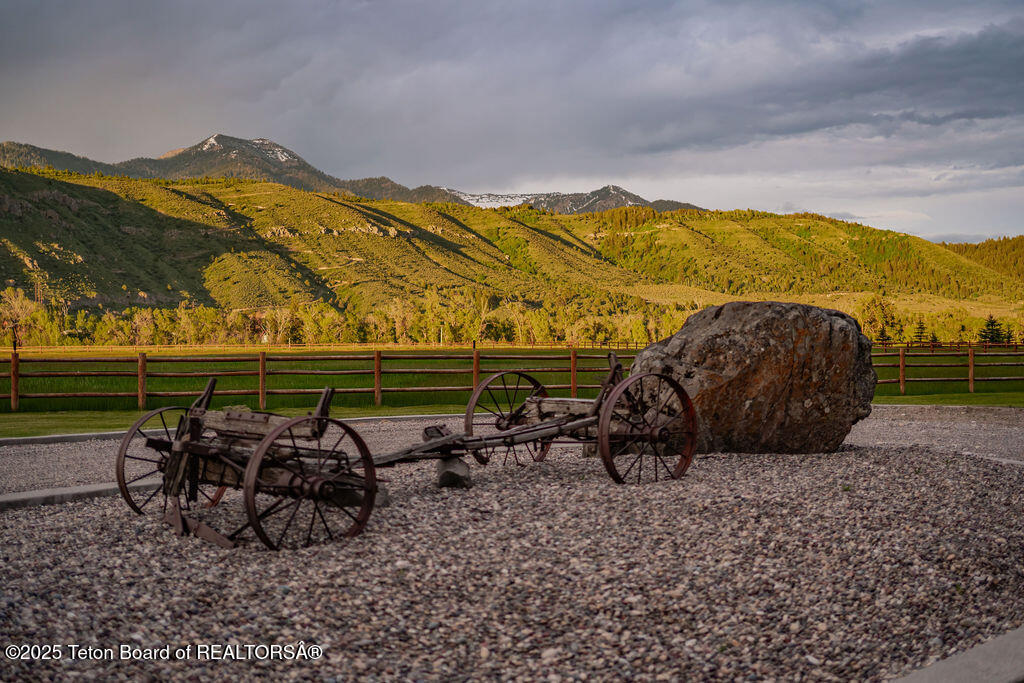 1096 SNAKE RIVER Road