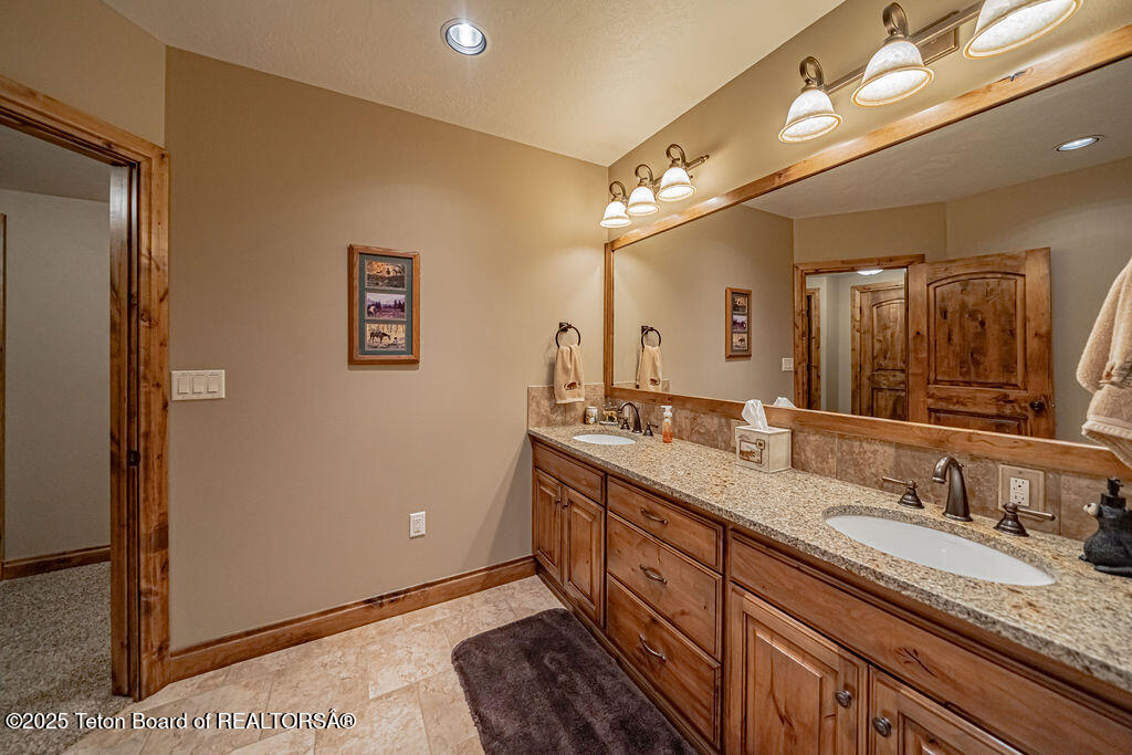 1096 SNAKE RIVER Road