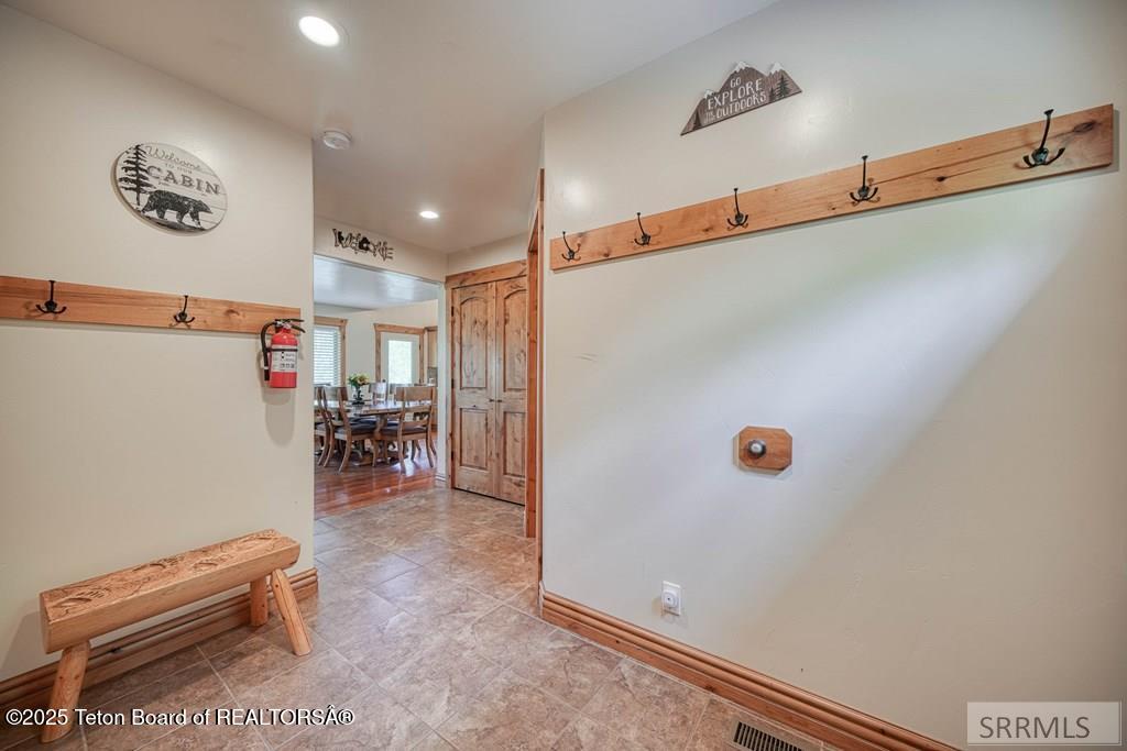 4770 DEER Drive