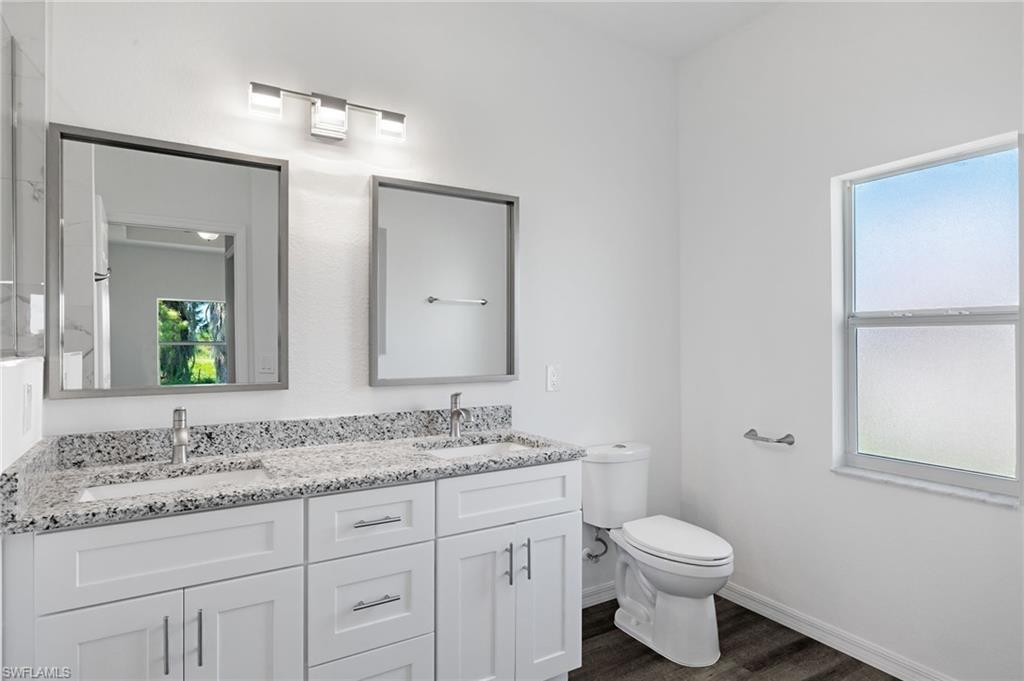 719 Mirror Lakes DR