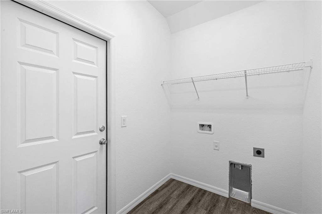 719 Mirror Lakes DR