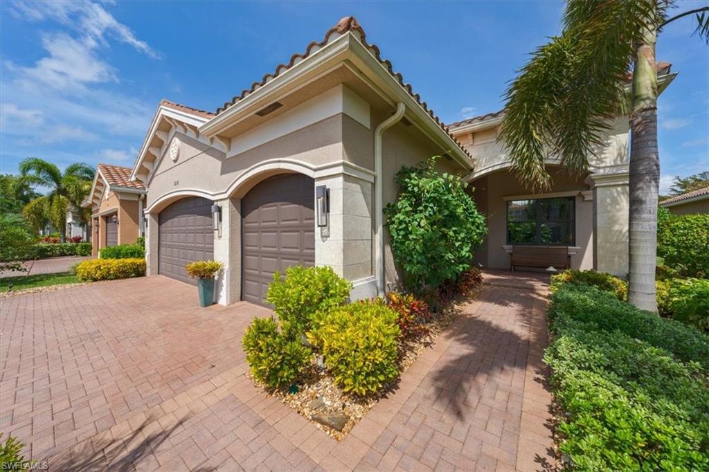 3232 Pacific DR