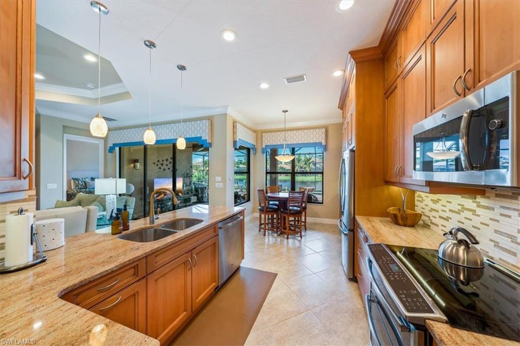 3232 Pacific DR