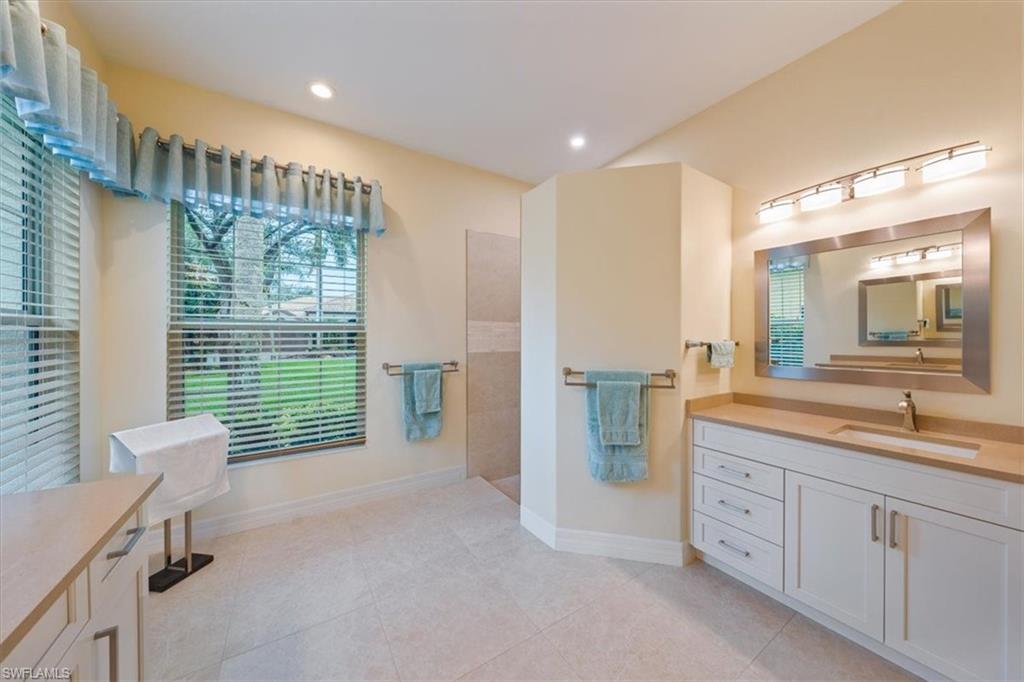 637 Shoreline DR