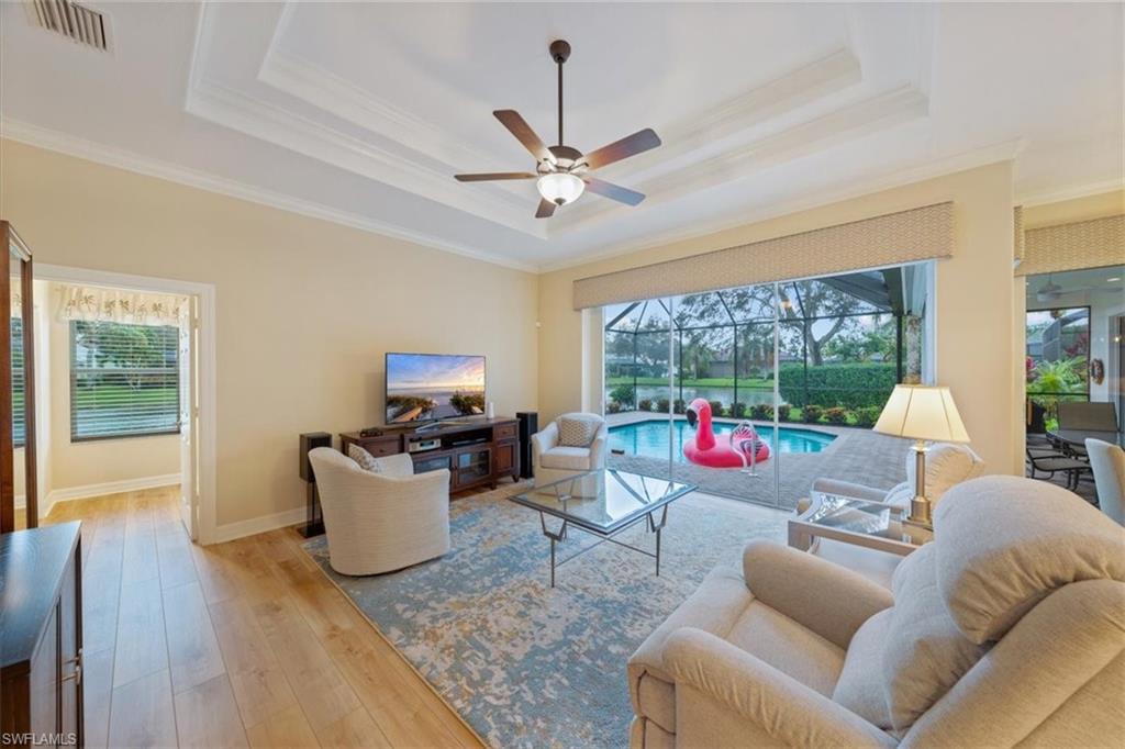637 Shoreline DR