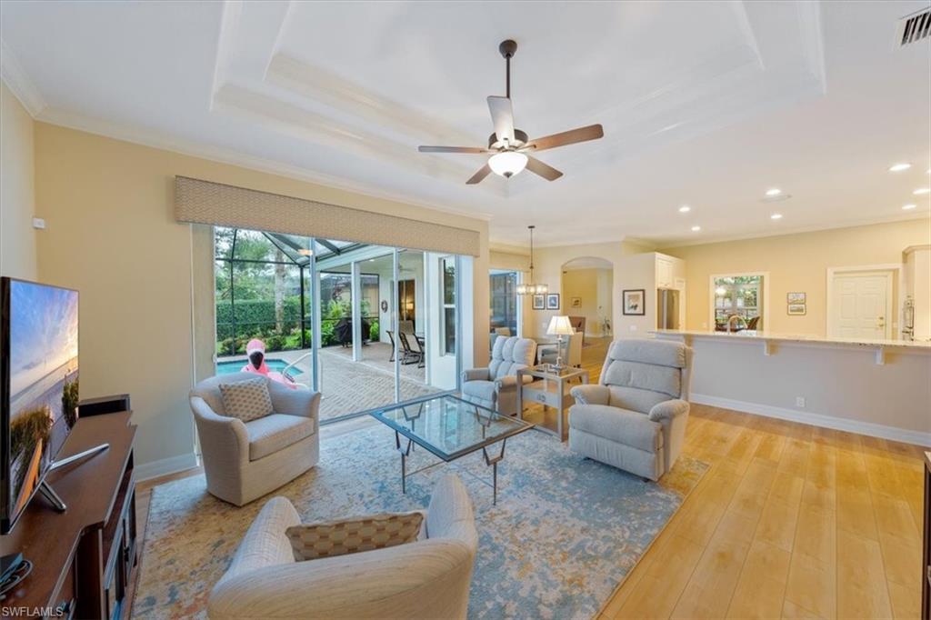637 Shoreline DR