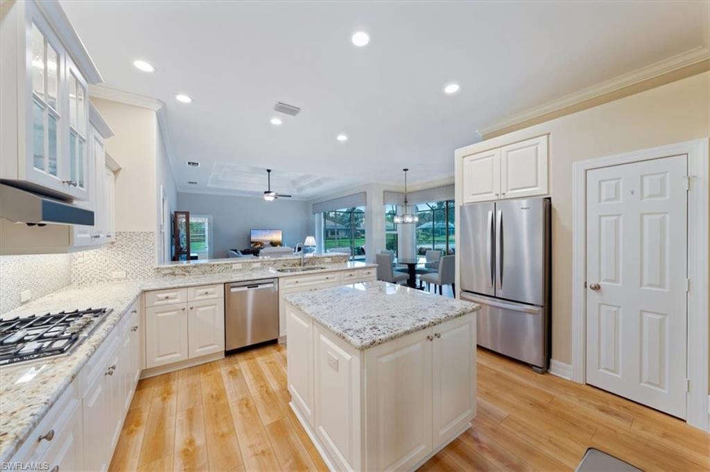 637 Shoreline DR