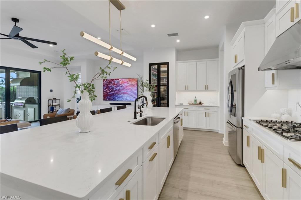 15338 Aprile ST