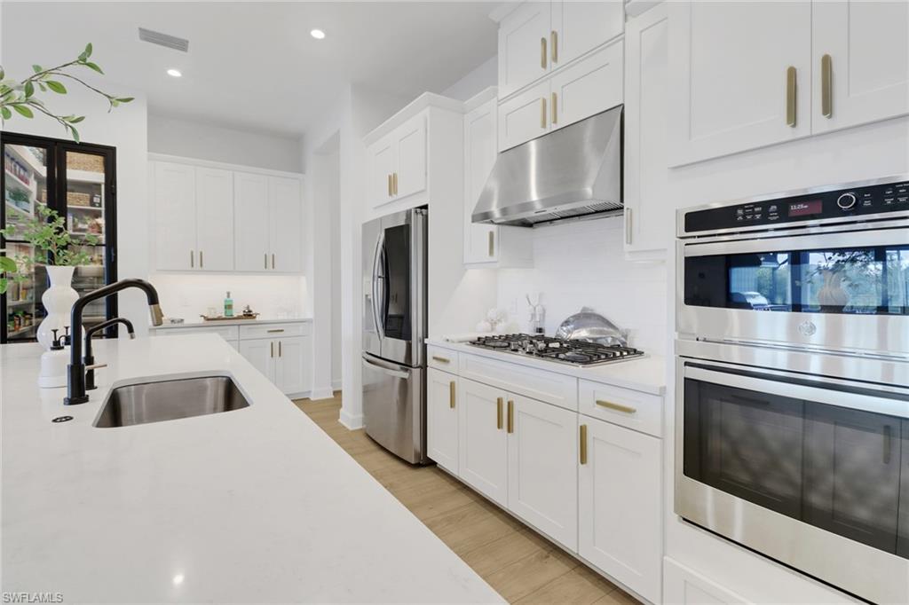 15338 Aprile ST